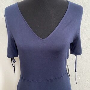 Stretchy navy blue dress, cinched sleeves Medium